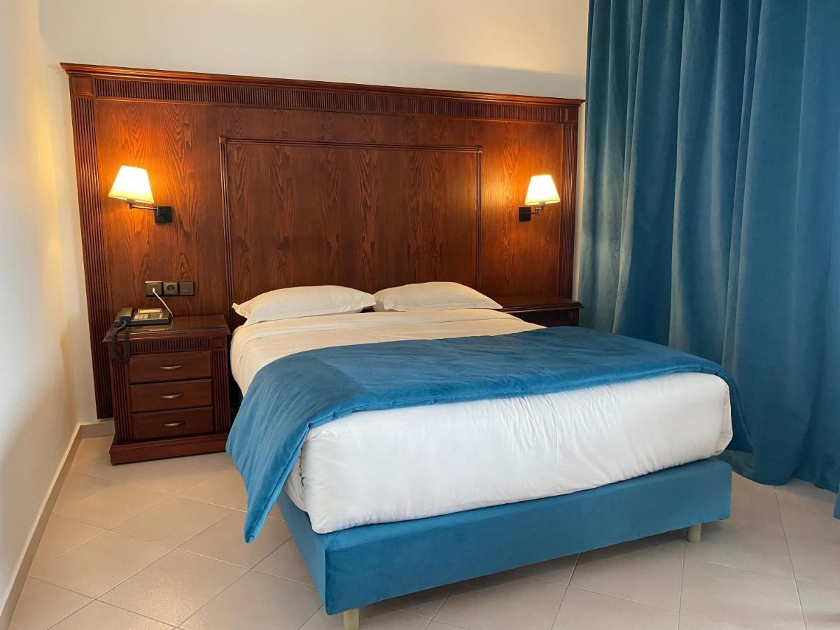 Deluxe Single Room,1307780290:JPEG